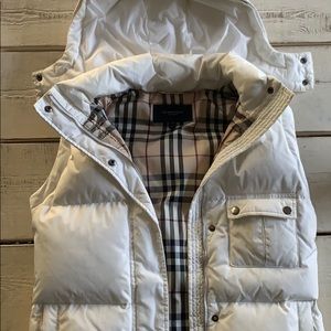 Burberry small white puffer with removable sleeves